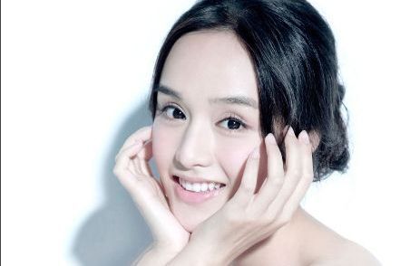 17岁登春晚一剧爆红，为爱裸婚退出娱乐圈，今丈夫成四料影帝