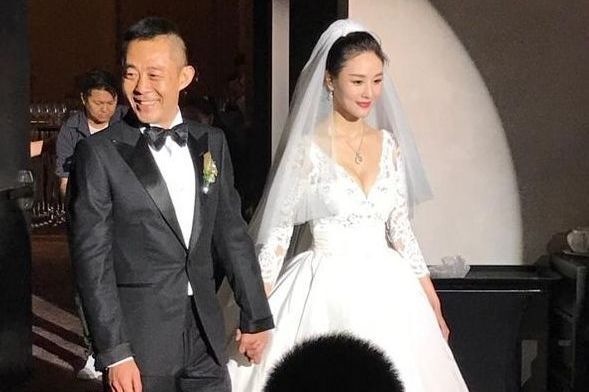 50岁侯勇三婚，第一任妻子最美也最惨，第二任妻子独自抚养女儿