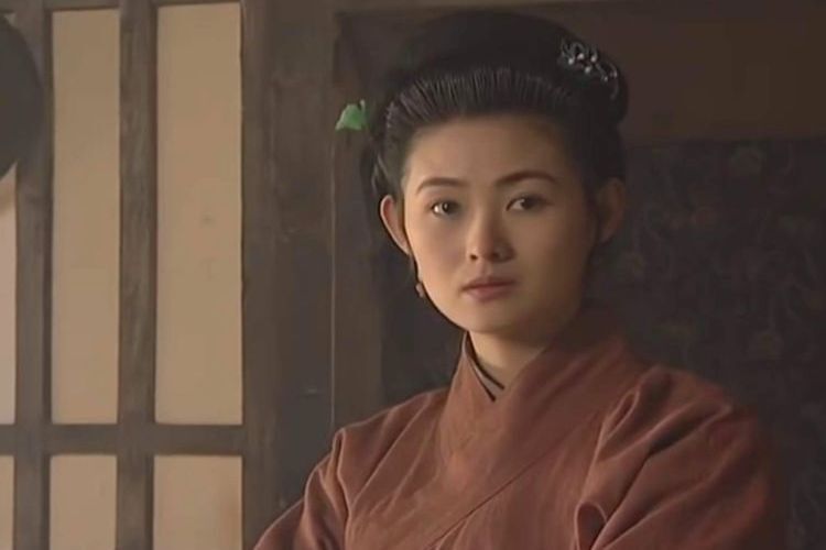 她曾是经典电视剧中的女神，息影多年后，如今47岁成这样