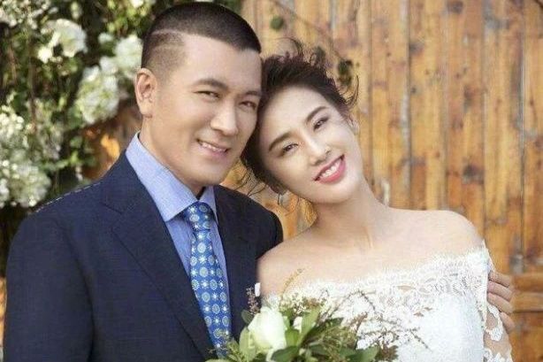 她曾是''最美星女郎''，隐婚8年才敢认，今却逆袭成''辣妈''