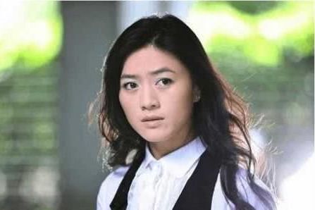 她与陆毅4年情断，因被陆家嫌弃，如今44岁资产过亿，美成少女