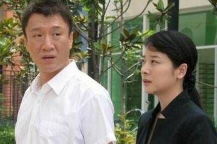 被父母抛弃童年悲惨，获奖众多为人低调，却有一堆破碎的感情