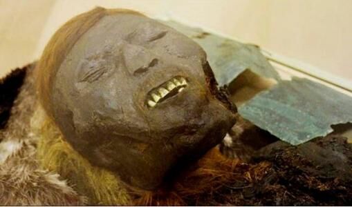 西伯利亚神秘木乃伊，坟墓里发现大量的史前古器物