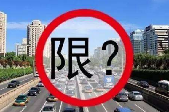 深圳老百姓真不容易，从下月开始，开车变道打灯不足3秒罚300元