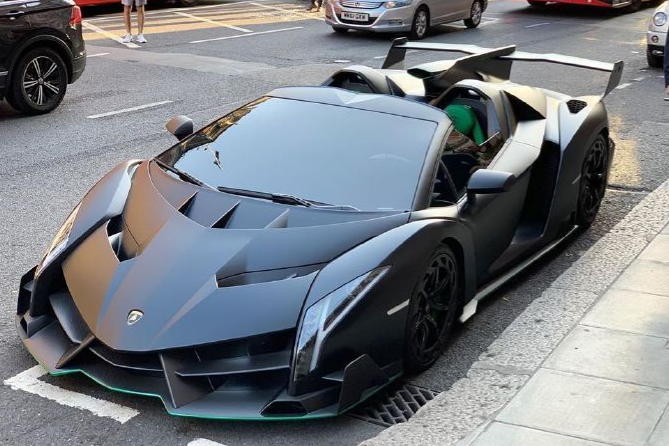 兰博基尼毒药敞篷版现身街头，确认过眼神，是你买不起的模样