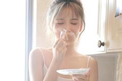 当女人真的伤透了心，绝情的表现不是“不再联系”，而是这样