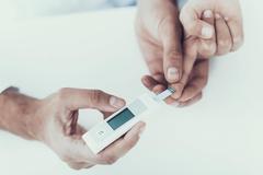 患了糖尿病，如果血糖控制不好，在多长时间后会发生并发症？