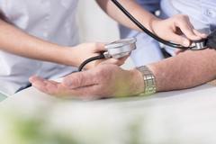 患了高血压，就一定要吃降压药么？喝&ldquo;降压茶&rdquo;可以降压么？