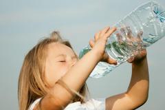 为什么有的人喝很多水，尿也不多？有的人喝水不多，尿却很多？