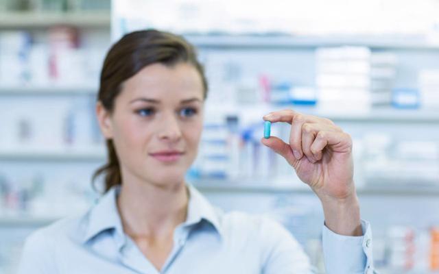 把胶囊中的药倒出来吃，对药效有影响么？如何拆分药物胶囊呢