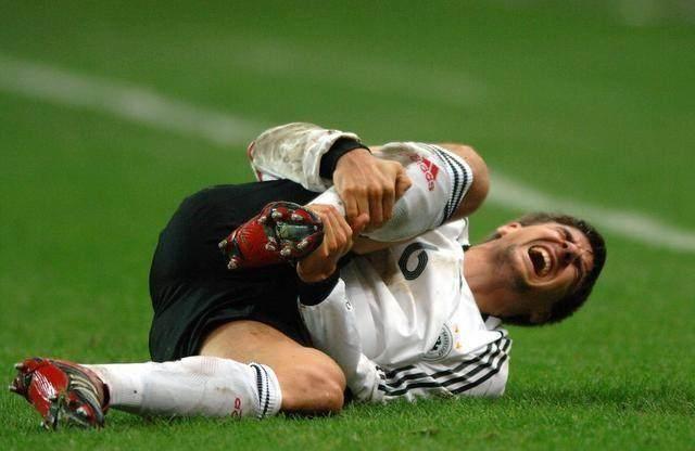 世界杯鏖战正酣，可以让球员带伤上场的“封闭针”是什么？
