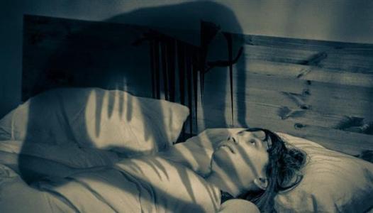 鬼压床的科学解释，其实就是睡眠瘫痪症惹的祸