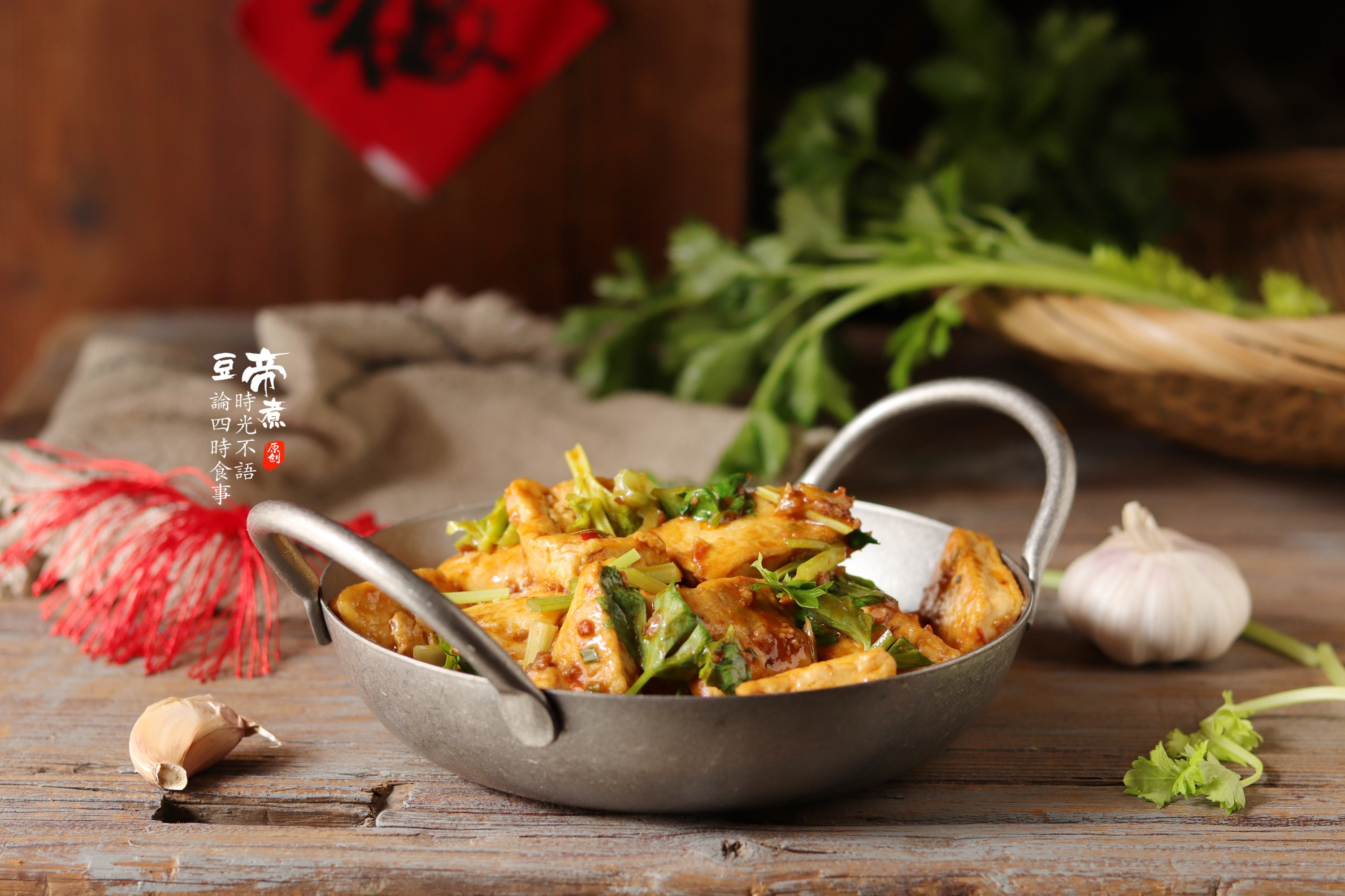 豆腐如此做，外香内嫩，汤汁浓郁，孩子很爱吃，连吃两天还不腻