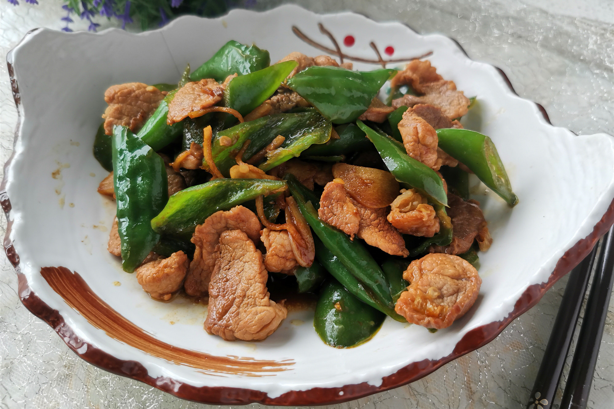 家常菜辣椒炒肉，教你小技巧，辣椒入味，肉片鲜嫩不柴，特别下饭