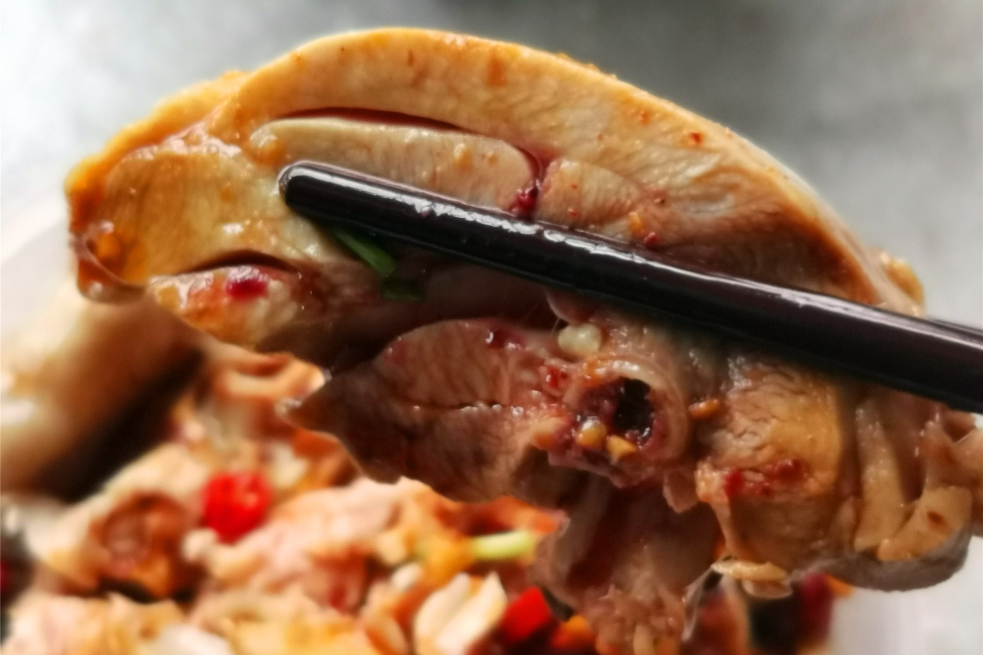 超简单的家常口水鸡腿做法，皮脆肉嫩，麻辣鲜香，节日家宴做一盘