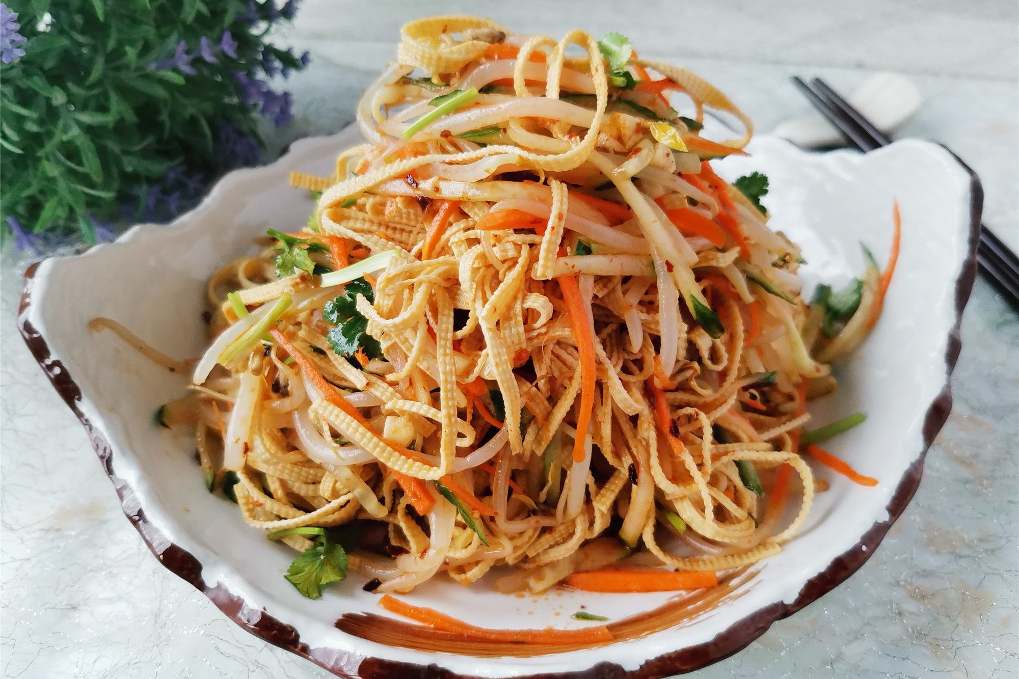 年夜饭受欢迎的一道菜，不蒸不炒，清淡又爽口，下酒下饭又解腻