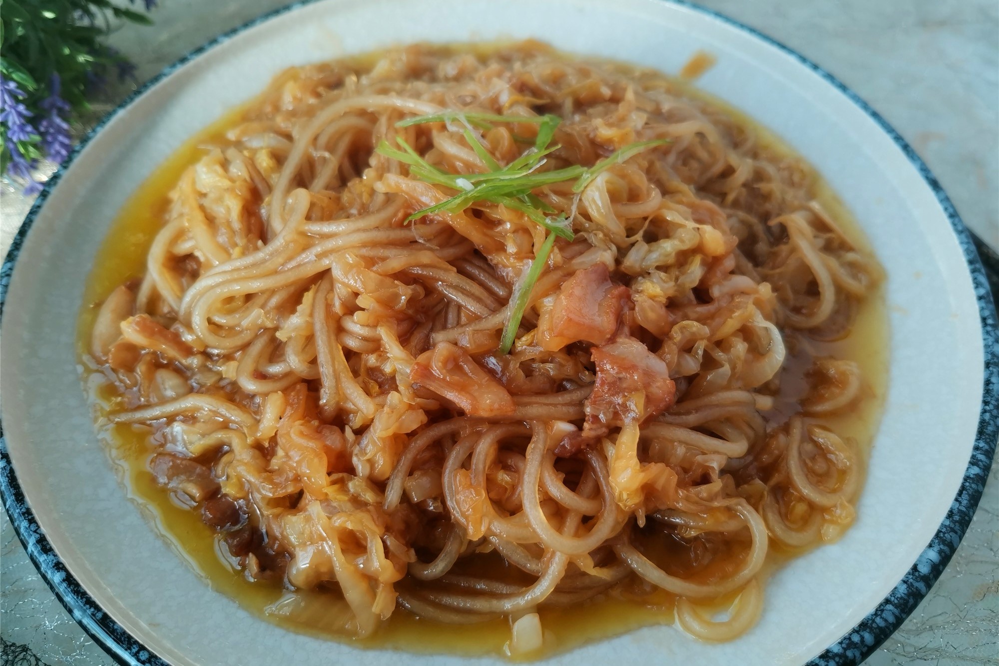 冬季，东北人的看家菜，几天不吃就馋，口水直流，开胃又下饭