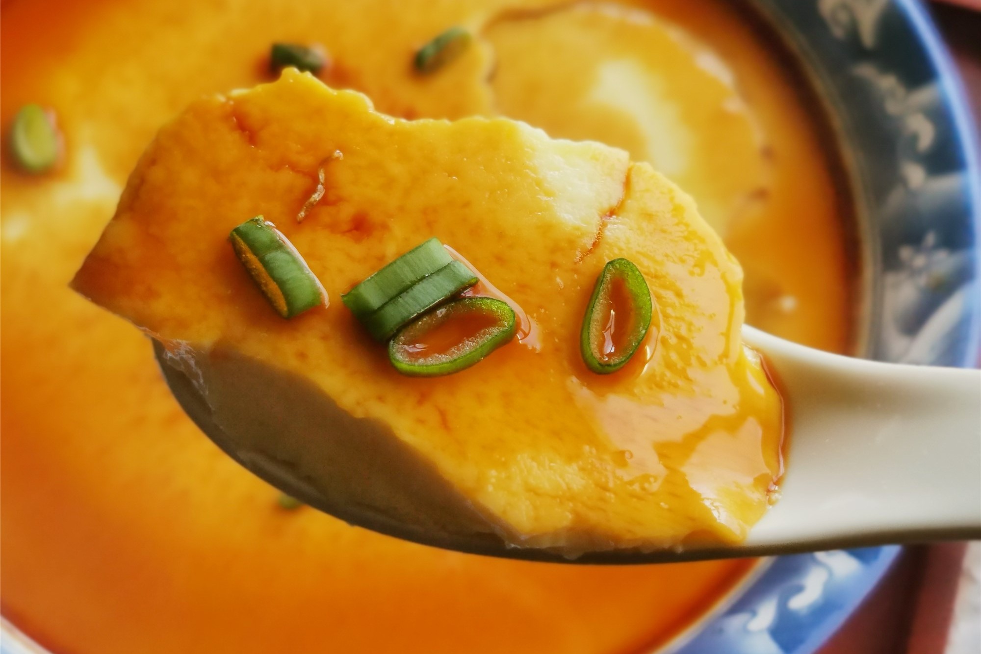 早餐蒸鸡蛋羹，简单又营养，教你小技巧，又嫩又滑，还没蜂窝