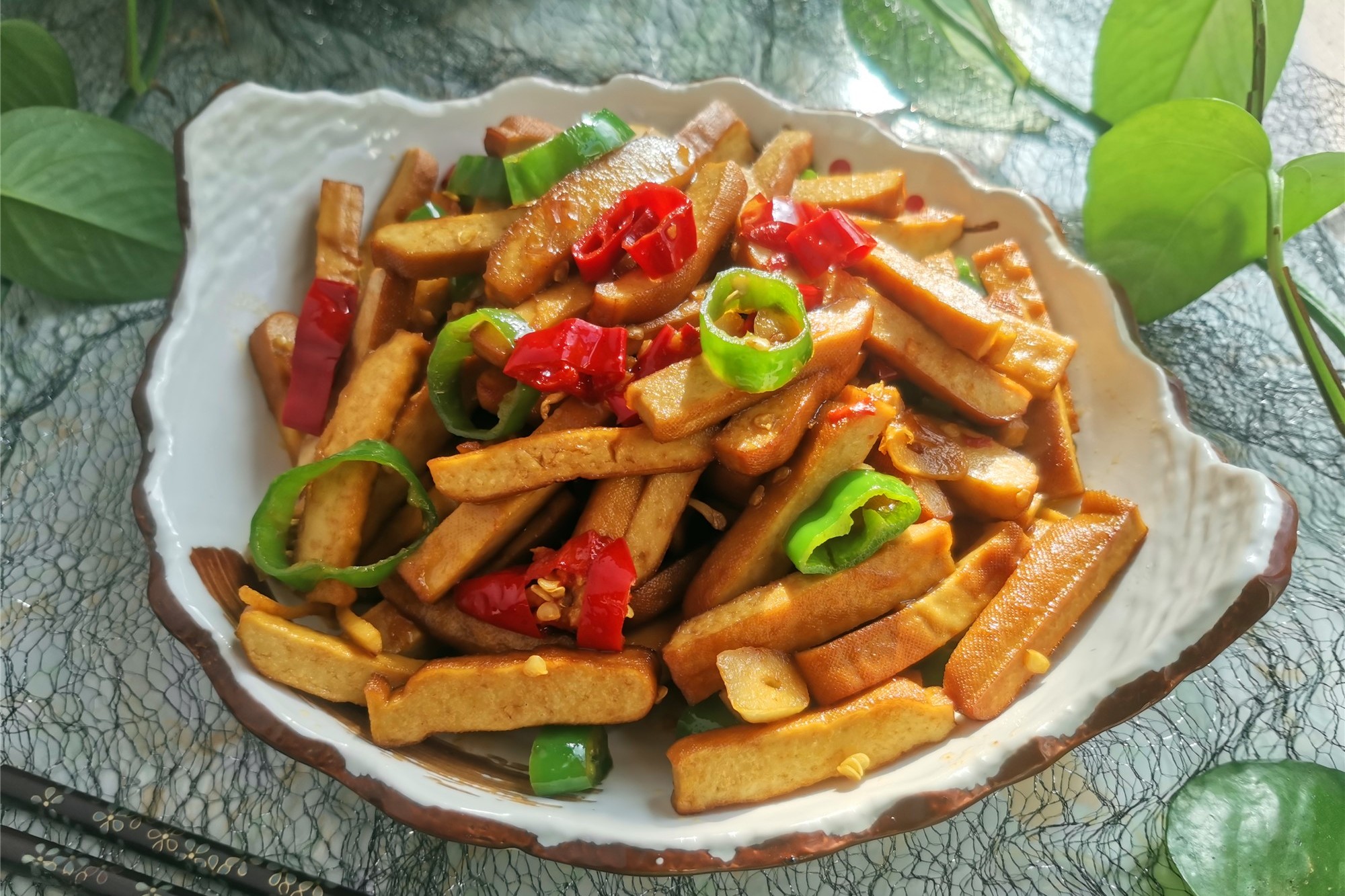 香干好吃不会做？教你一个简单的做法，香辣开胃，比豆腐好吃