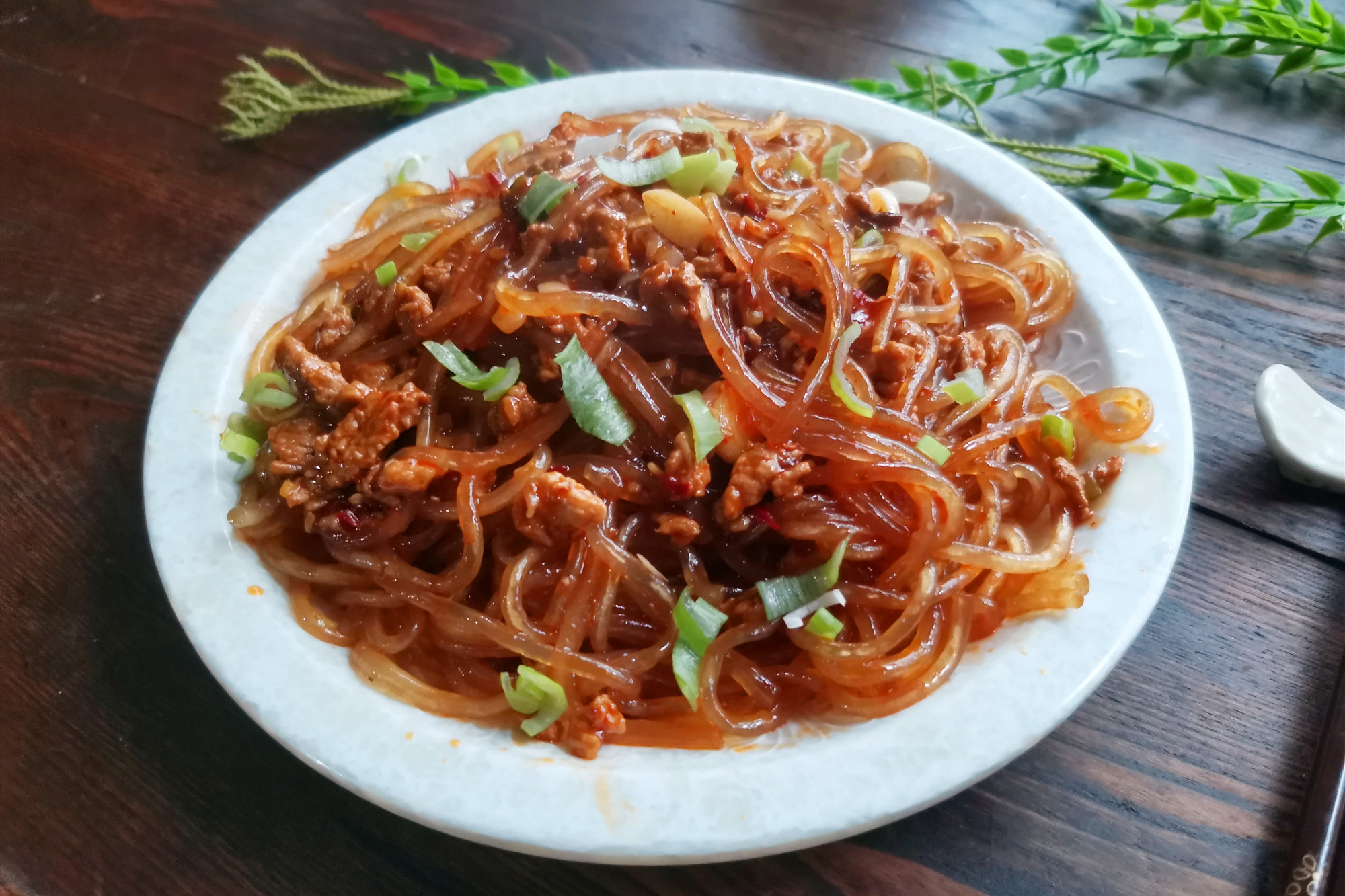 餐厅的肉末炒粉条，教你在家做，窍门在这里，劲道又根根分明