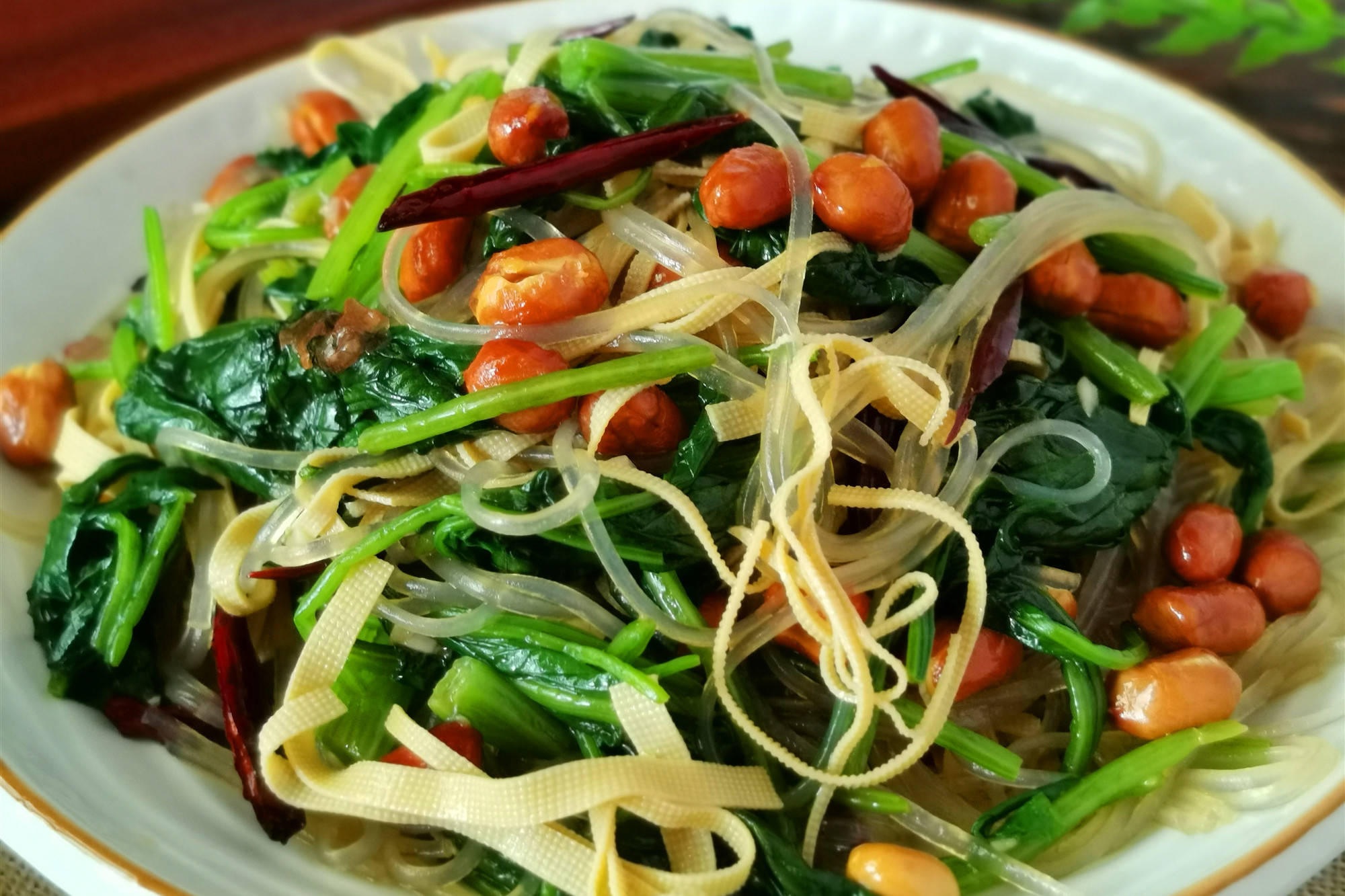 夏季，就喜欢这样吃菠菜，切一切拌一拌，给肉都不换，百吃不腻