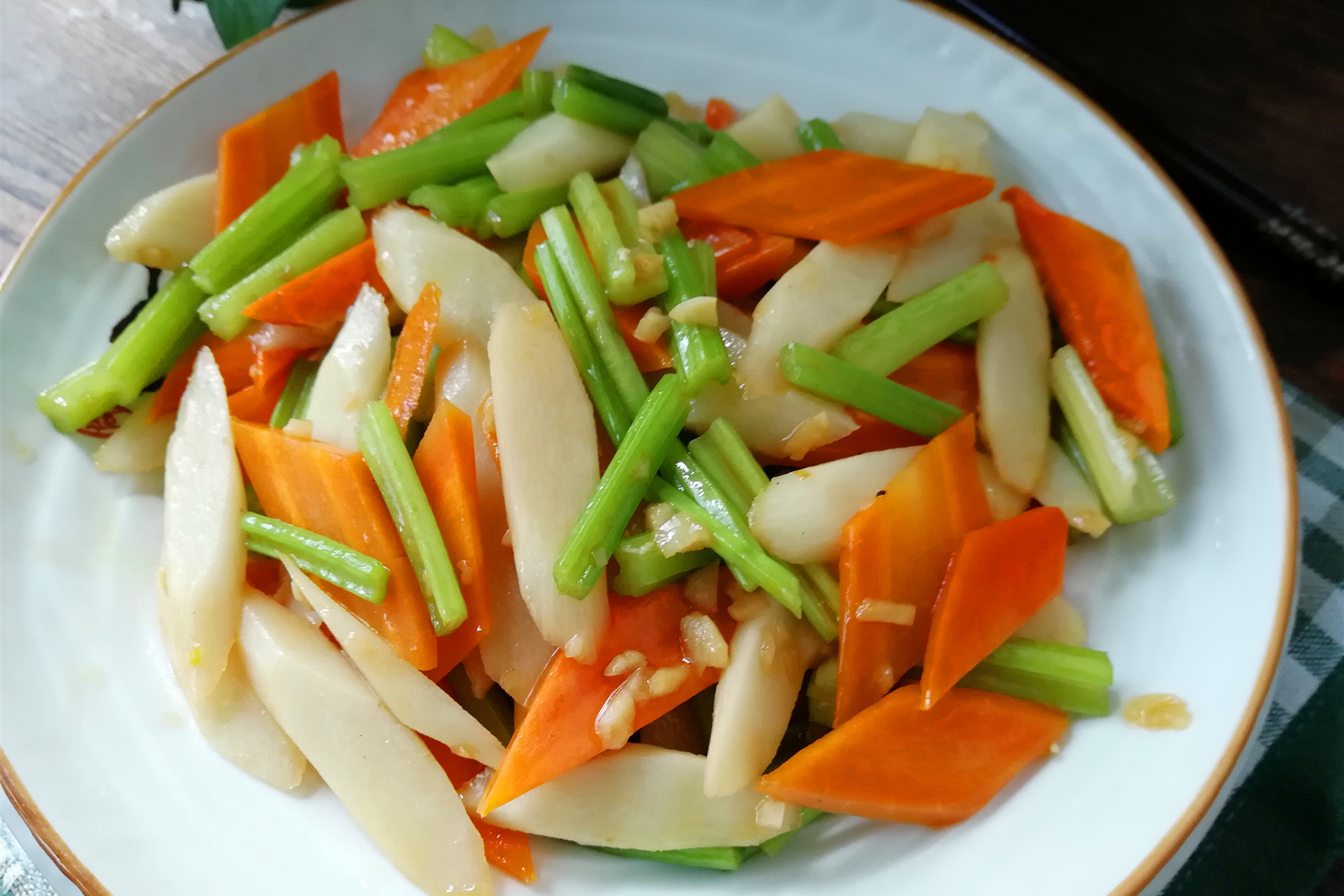 天气燥热，人容易上火，分享16道夏季败火菜肴，让你清凉一夏