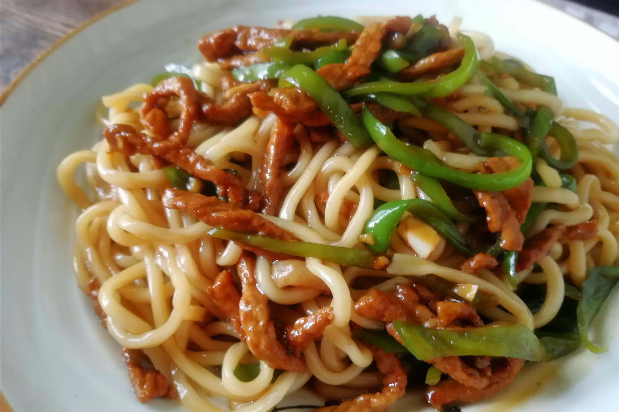 天热没食欲，教你东北面条夏季做法，面条劲道顺滑，卤汁浓香