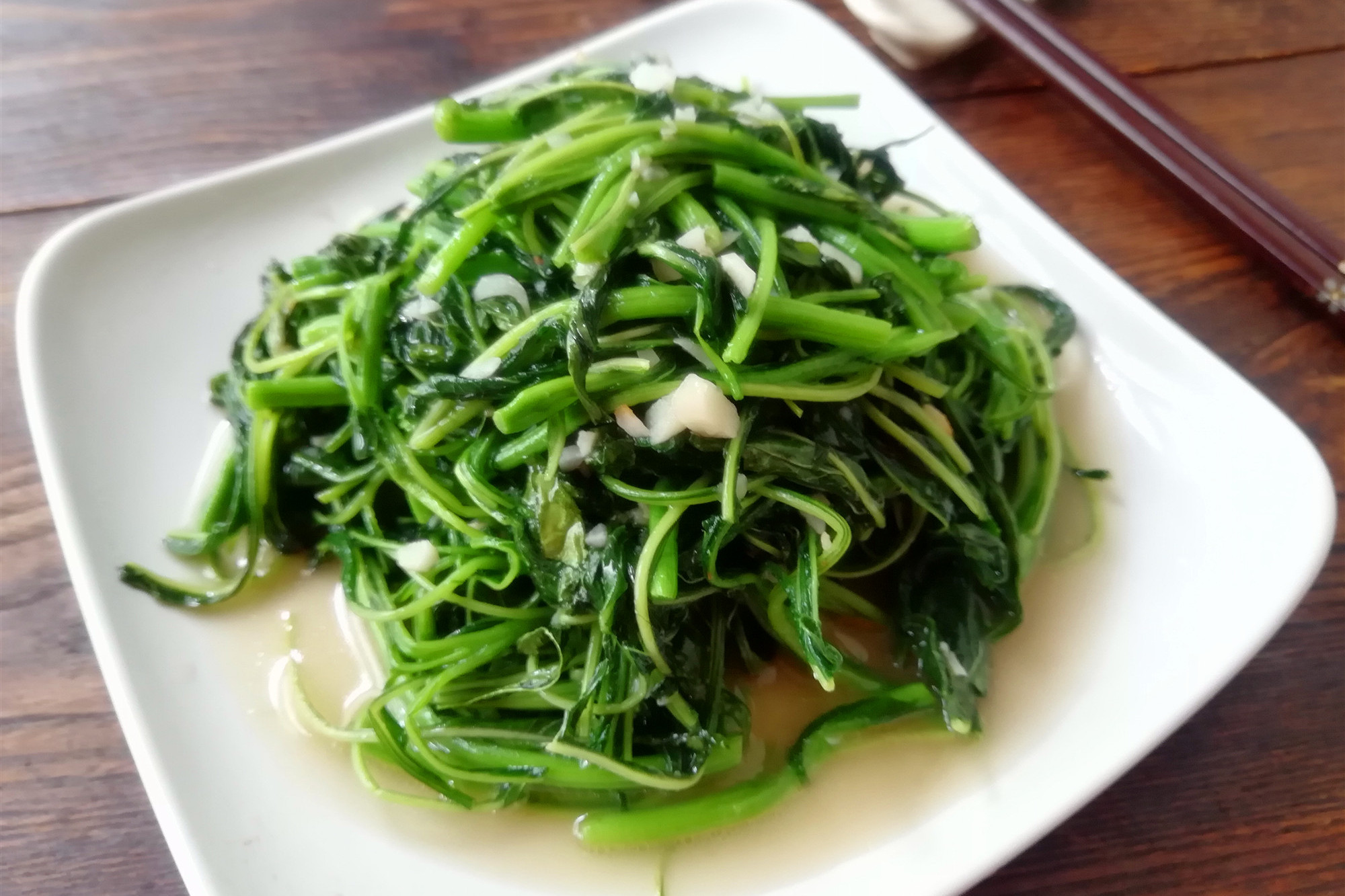 空心菜炒前多做这一步，颜色不变黑，口感脆嫩，香味十足