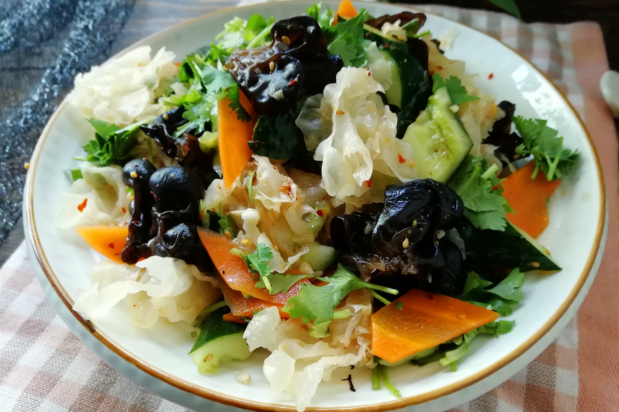 推荐一道夏季爽口凉拌菜，脆嫩开胃，颜值高，天热，吃它滋补润燥