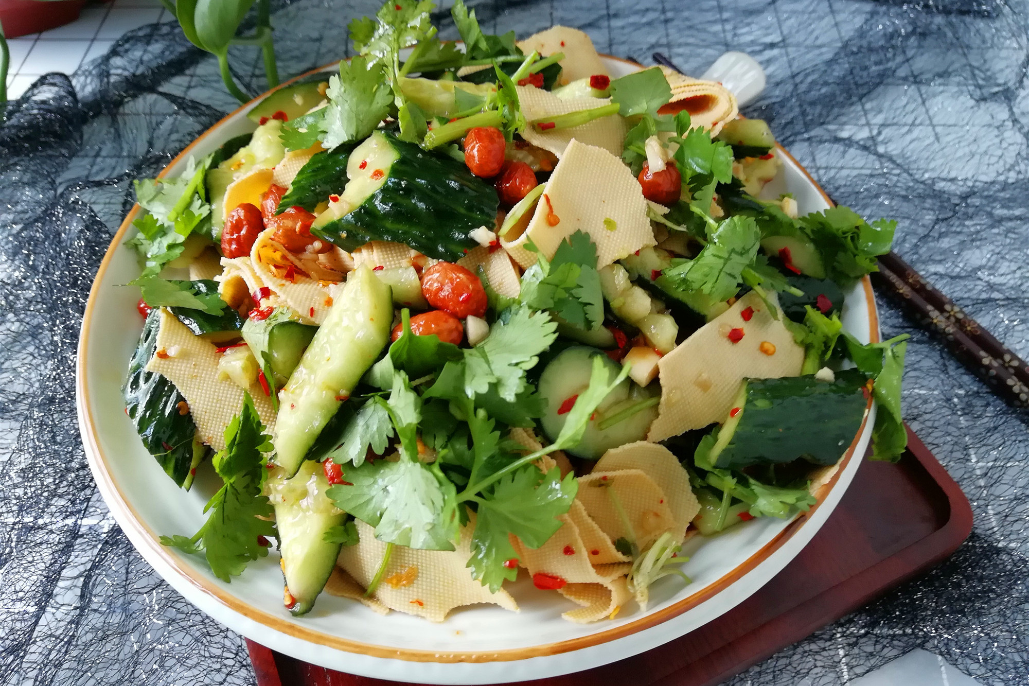 大热天的总是发愁吃什么，分享10道家常凉拌菜做法，开胃又营养