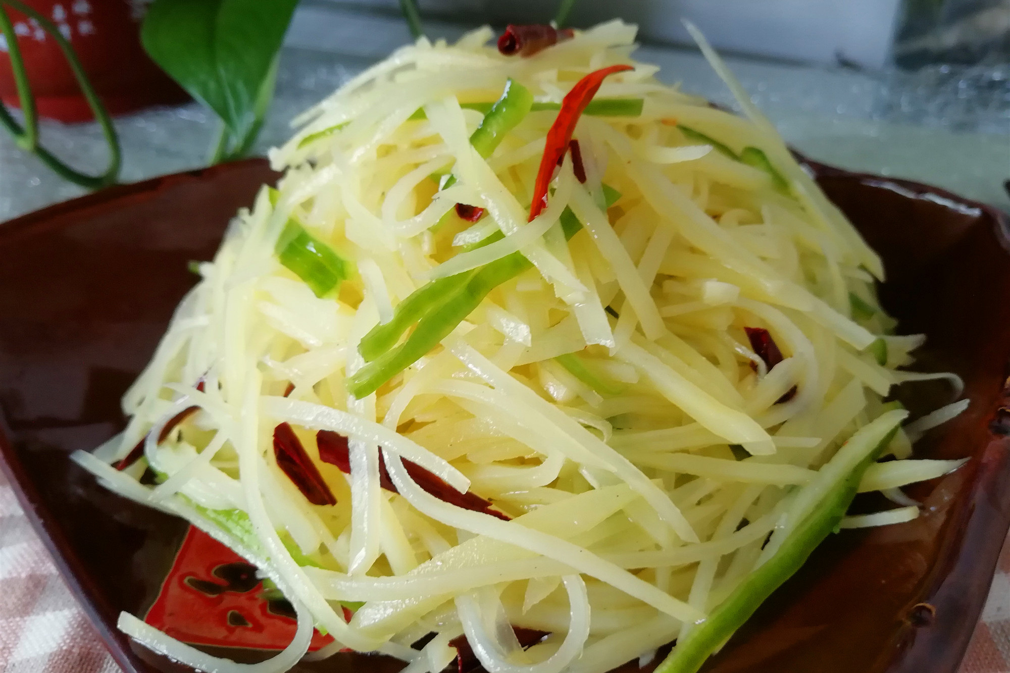 土豆丝夏天这样做，比炒的好吃，凉爽开胃，教你小窍门，脆嫩爽口