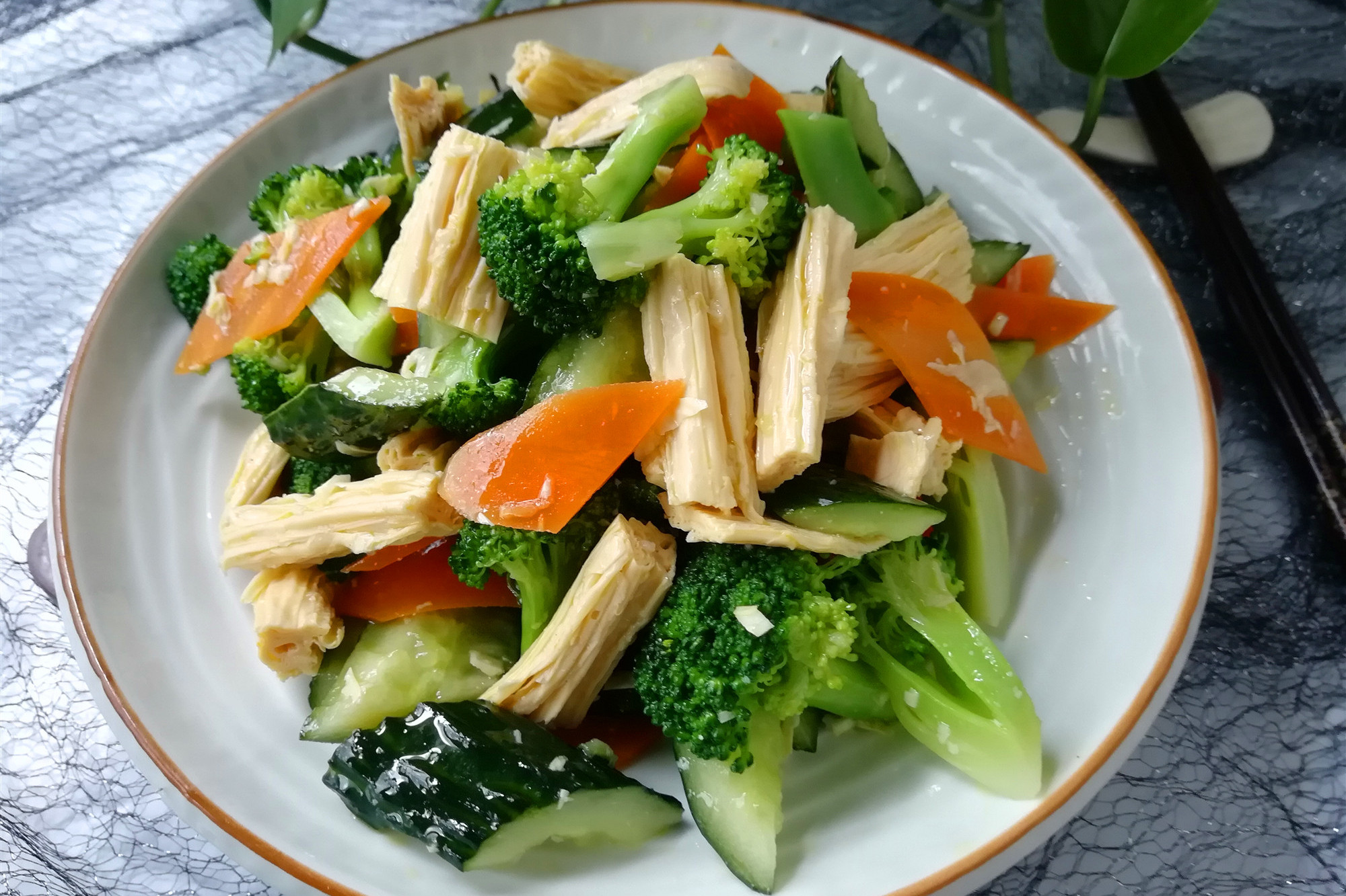 天热，就爱吃这个菜，营养不输大鱼大肉，清淡爽口，让你胃口大开