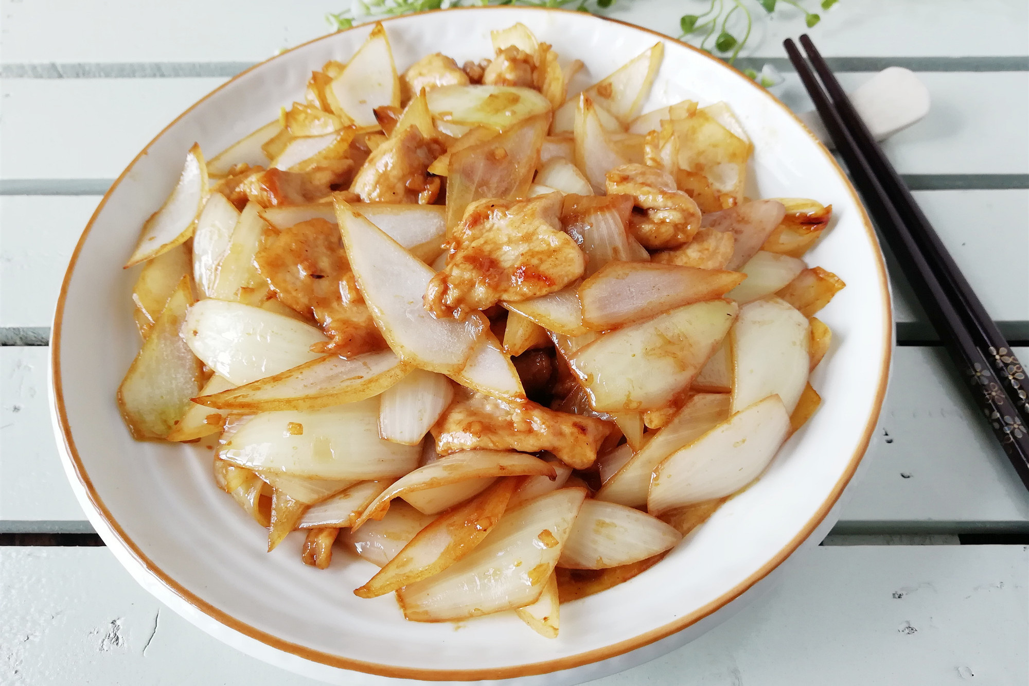 别小看这道家常菜，百吃不腻，营养下饭，春季吃它，提神消除春困