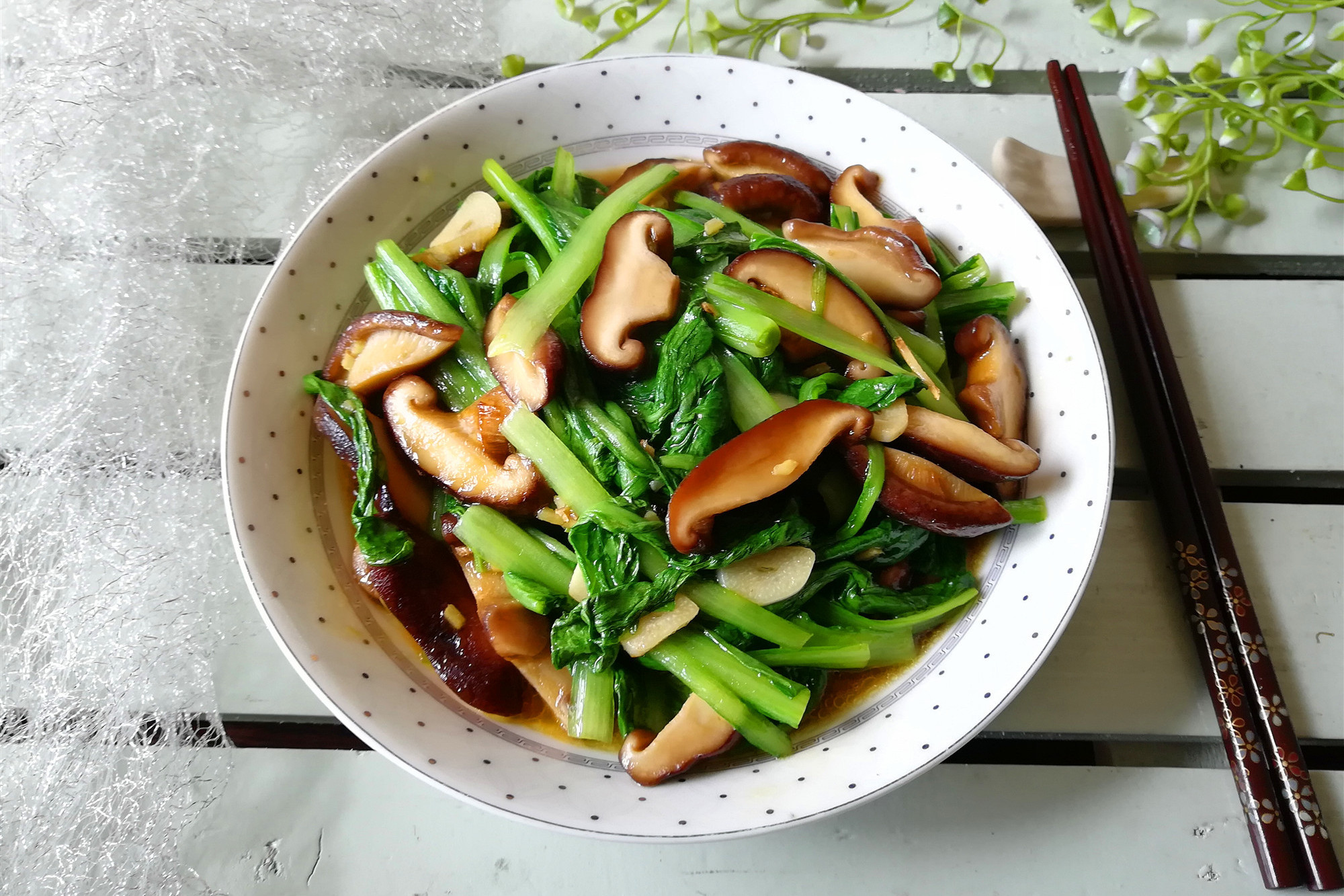 小白菜不要直接下锅炒，和这个食材一起做，清淡又美味