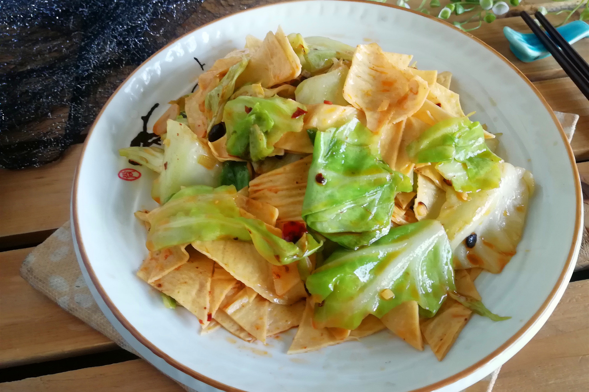 春季冷暖不定，要常吃些这个蔬菜，预防感冒，这个做法搭配太好了