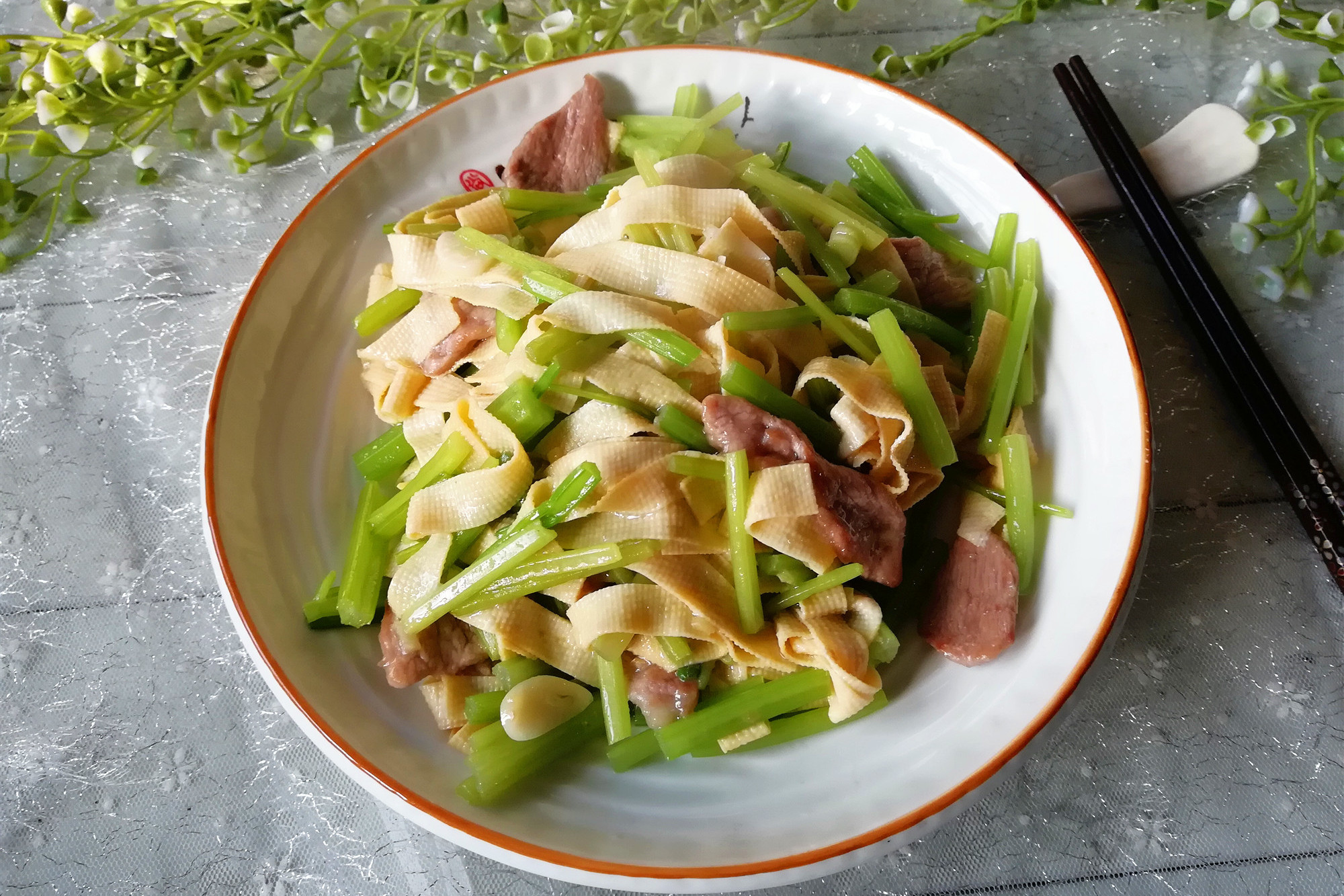 豆皮和它炒一炒，清香味美不油腻，增进食欲，吃着下饭