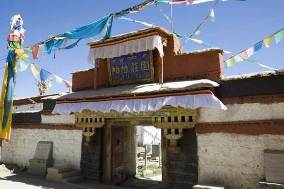 目前西藏唯一保存完整的旧西藏三大领主贵族庄园，拥有3000多名农奴