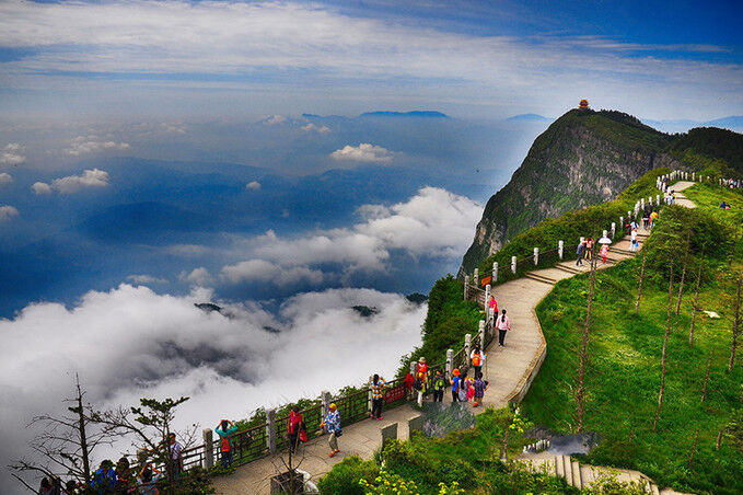 11月四川游玩推荐！日出云海、千年冰川，晚秋美景都在这里