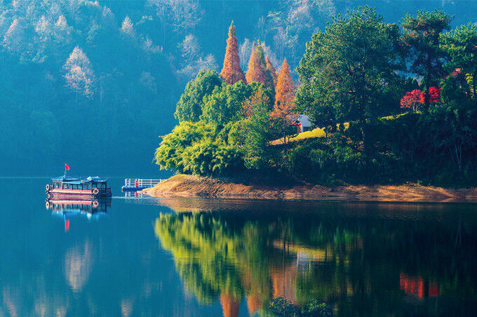 11月江西秋游全攻略！白雾、红枫、马头墙，能不忆江南？