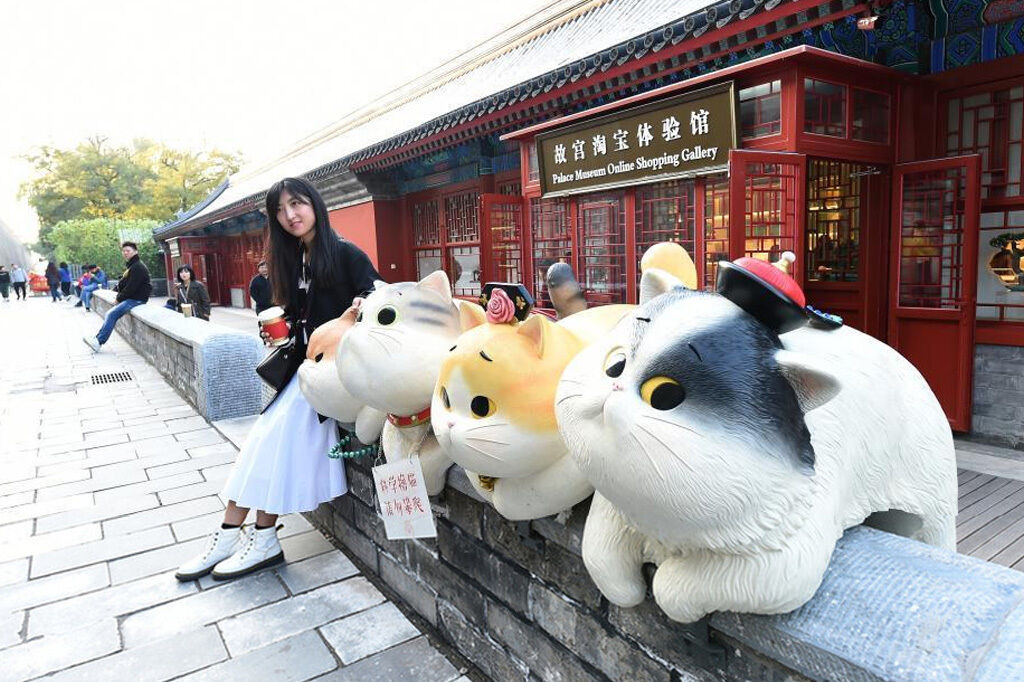 故宫现巨型“御猫”打卡点，游客：简直太萌了吧！