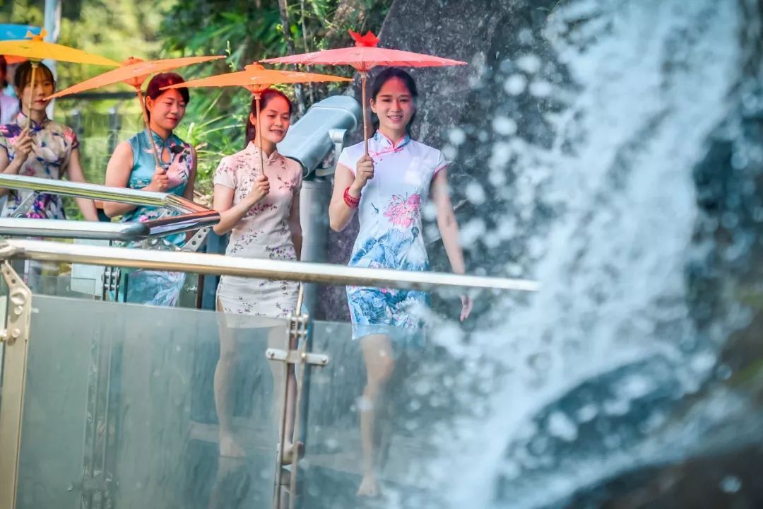 一场汉服的视觉盛宴，十月打卡郴州九龙江，还有绝美伞舞等着你！
