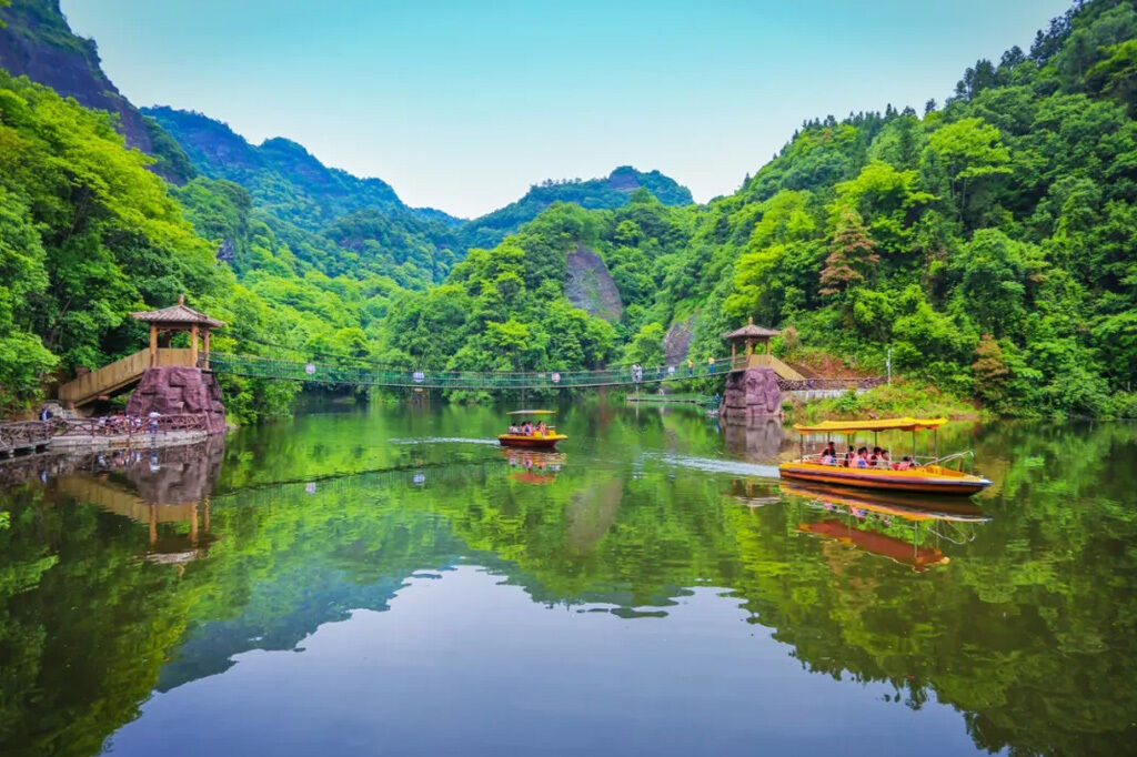 飞檐走壁赏美景，抬头望天观星河，江西休闲度假来东浒寨就对了！