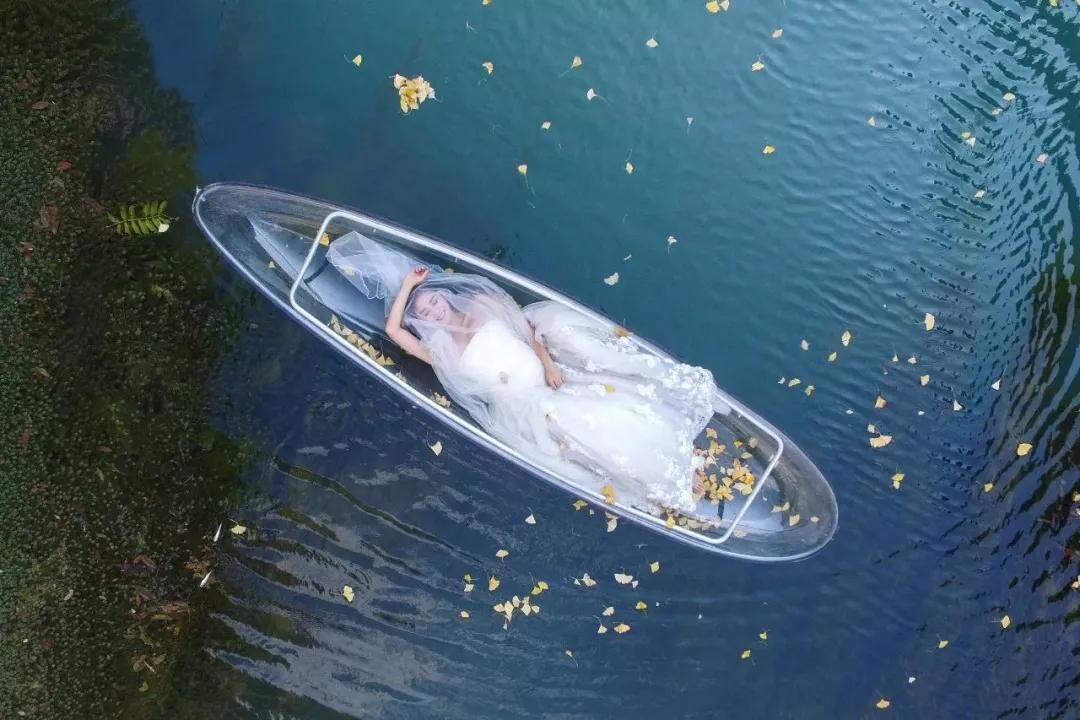 湖南娄底湄江风景区推出透明船 呼吁游客回归大自然