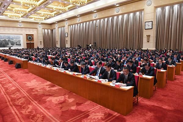 全会现场｜与会人员交流学习习近平总书记重要讲话精神体会