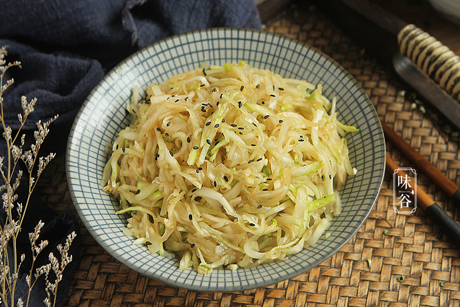 这菜只有冬天才吃得到，5元一斤，拌一拌就能吃，脆嫩爽口又开胃