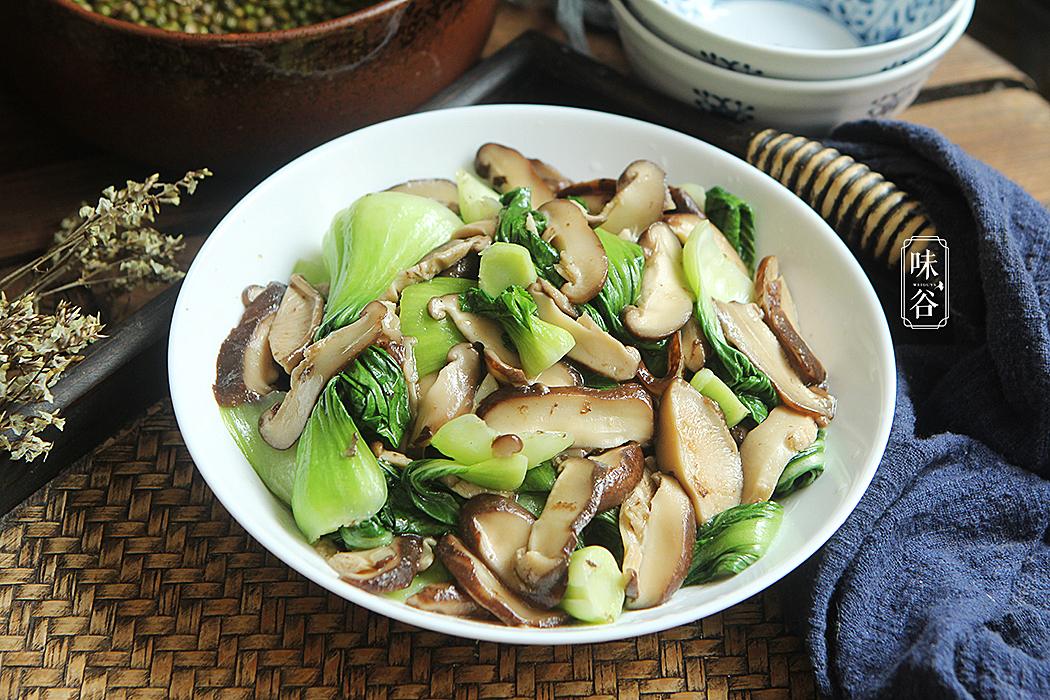 国庆假期，大鱼大肉都不如这菜，2块钱一把，刮油去脂，简单美味