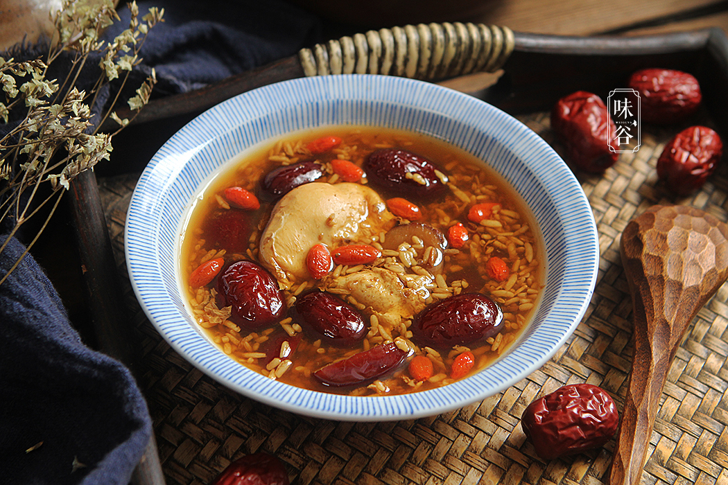 这老祖宗传下来的好东西，秋天女人要常喝，驱寒暖身，胜过敷面膜