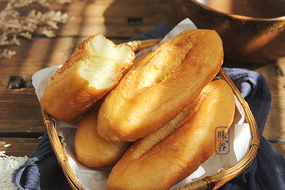 它被称为广式茶点&ldquo;油器三宝&rdquo;之一，松软咸香，比油条还好吃