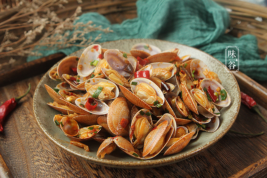 夏天最适合吃这海鲜，男人下酒女人下饭，十块钱一大盘，价格实惠