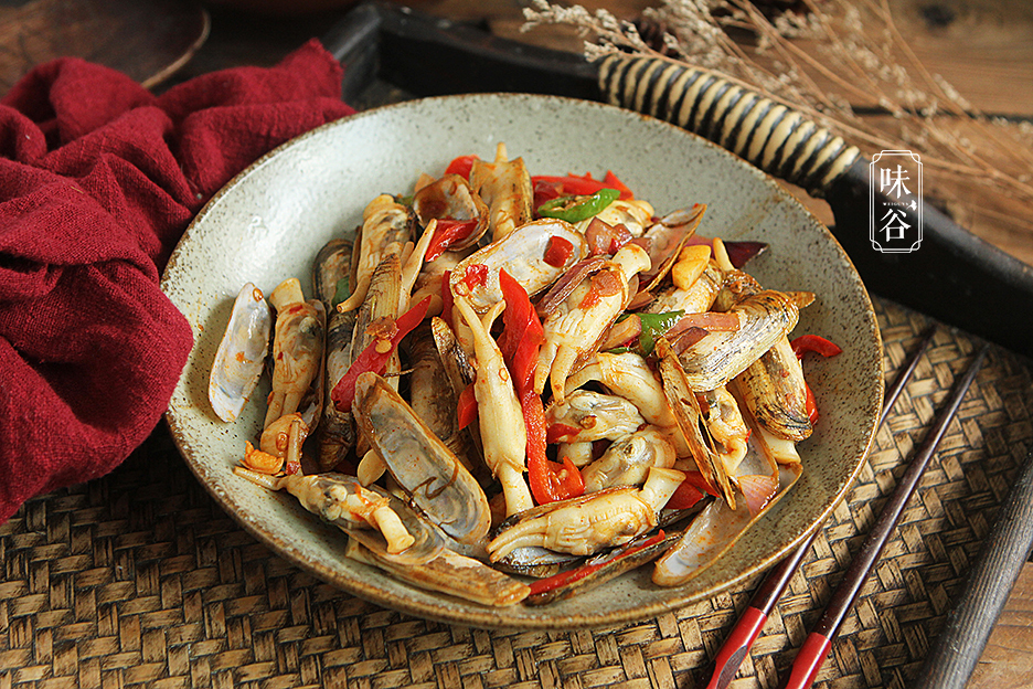 五月此海鲜最肥美，简单一炒，鲜掉眉毛，吃起来过瘾，健脑益智